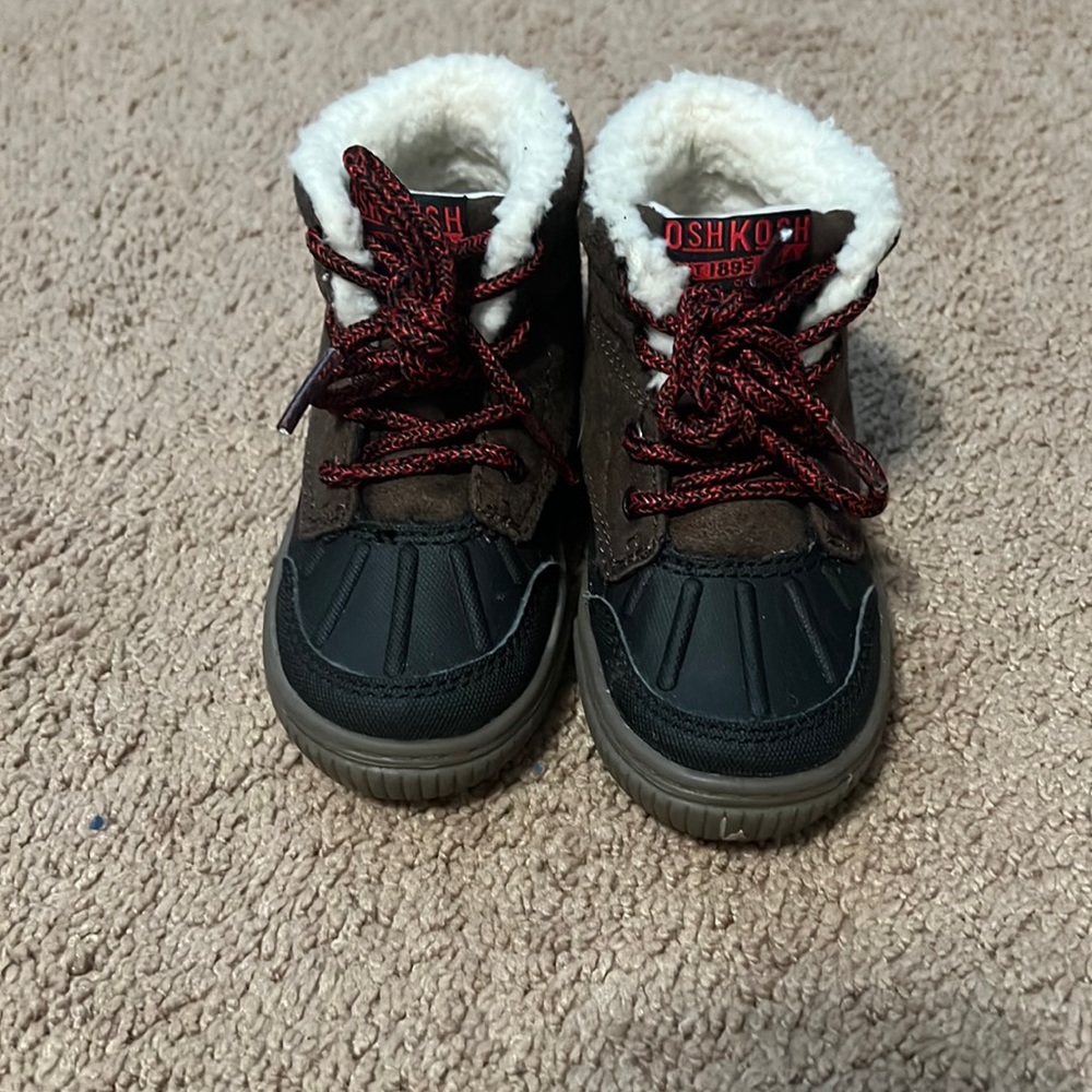 Snow boots